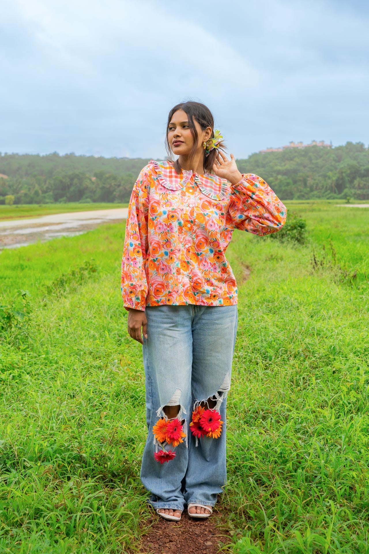 Women's floral print cotton top with peter pan collars